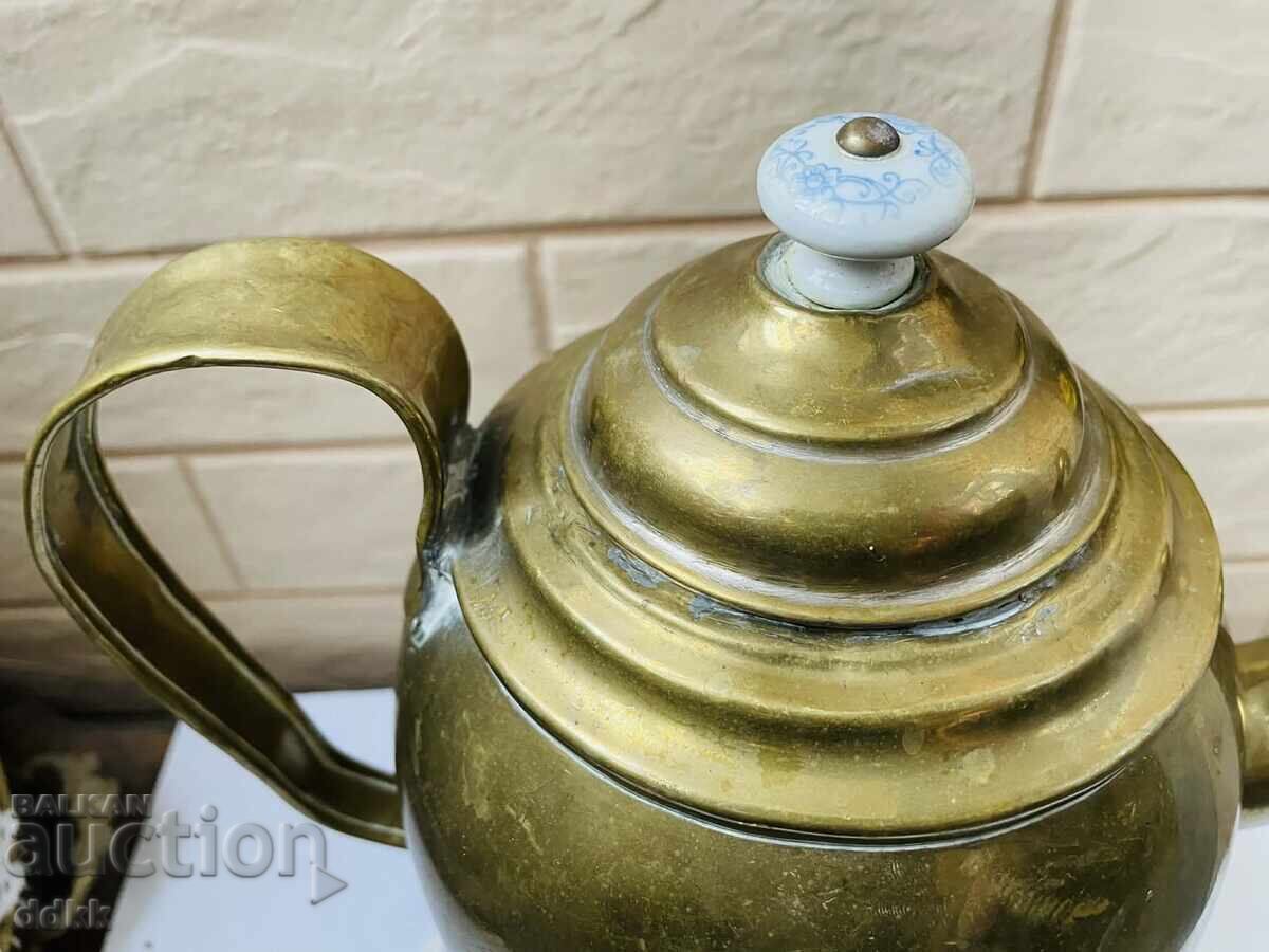 Δημοπρασία Μεγάλο μπρούτζινο τσαγιέρα από Αγγλία με πορσελάνη στο καπάκι