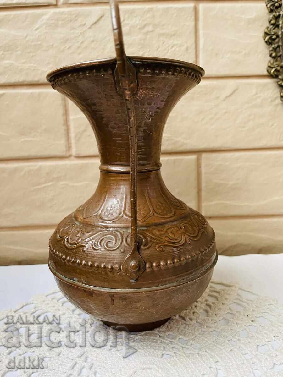 Licitație Frumoasă amforă de cupru din Anglia Licitație Frumoasă amforă de cupru din Anglia