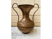 Frumoasă amforă de cupru din Anglia