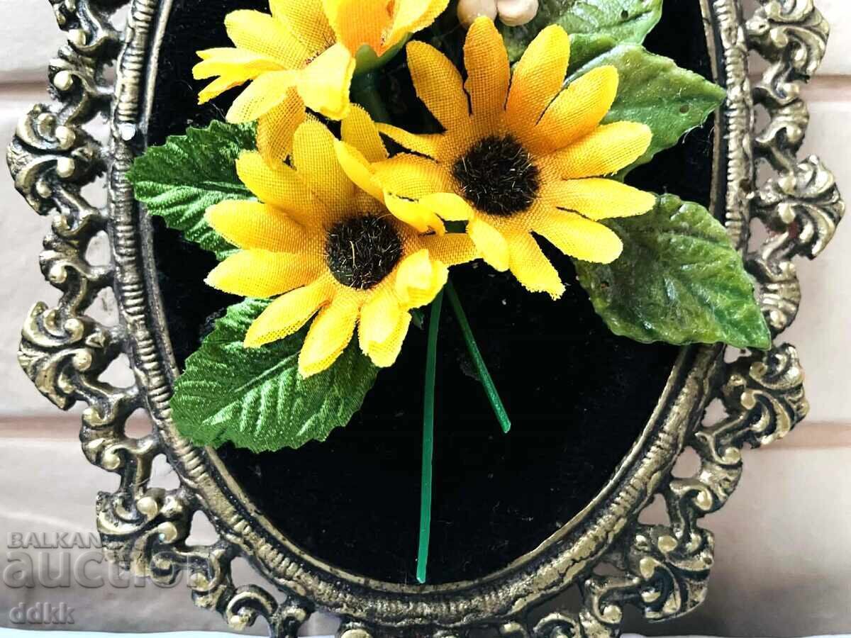 Delivery of Beautiful brass wall decoration from England with flowers