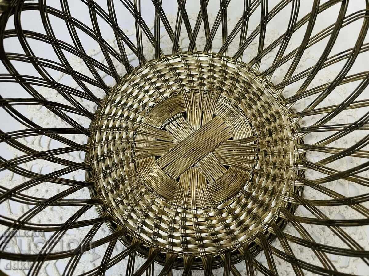 Coș de fructe metalic împletit frumos cu preț € 15.00 | 29.34 BGN