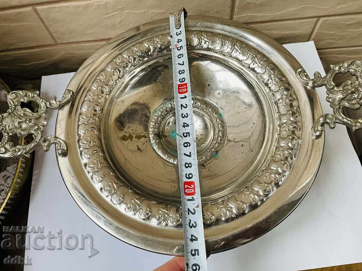 Auction  Beautiful fruit bowl on a stand from England with 2 handles