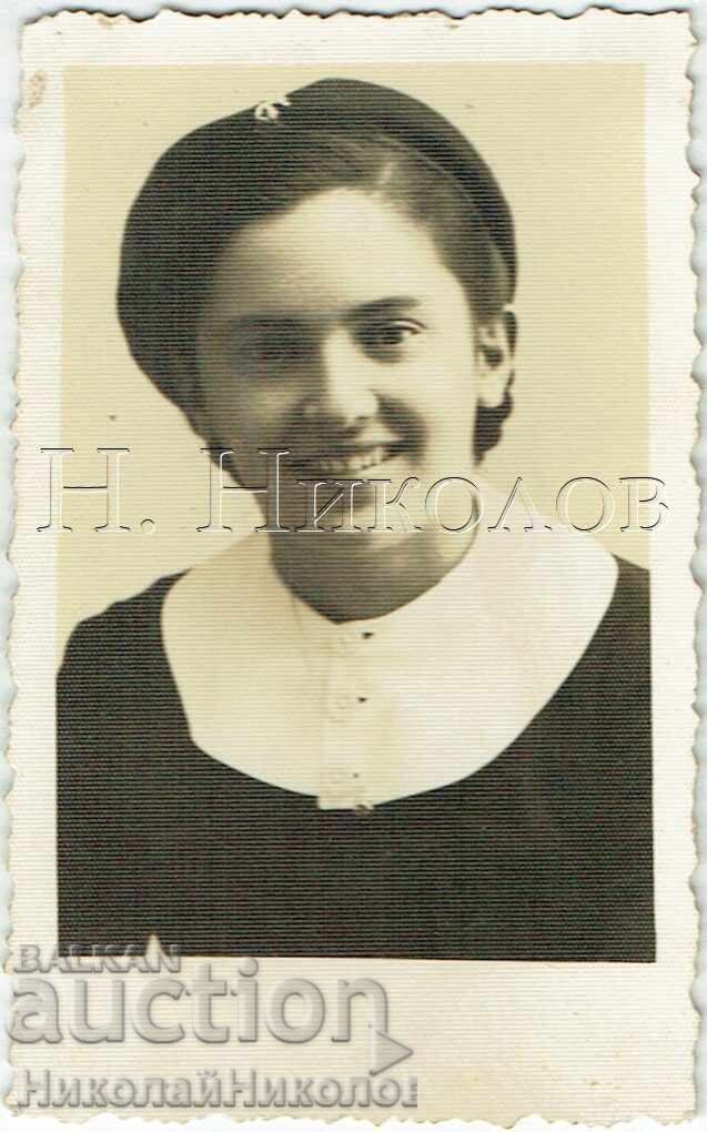 1942 FOTOGRAFIE DE PAȘAPORT VECHE, ELEVĂ DE GIMNAZIU DIN SVIȘTOV, ÎN STUDIO J110