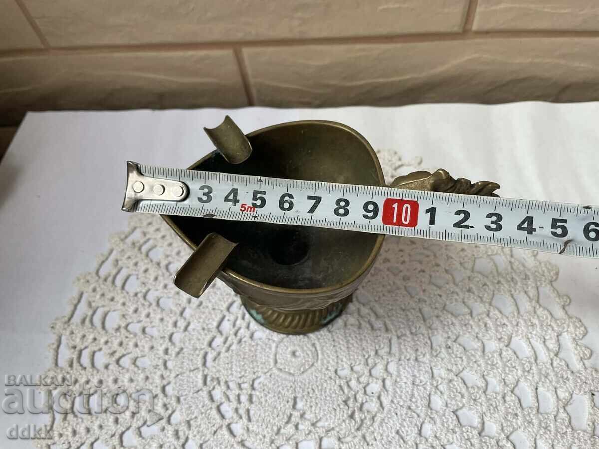 Auction  Beautiful brass 2-in-1 candlestick with ashtray from England