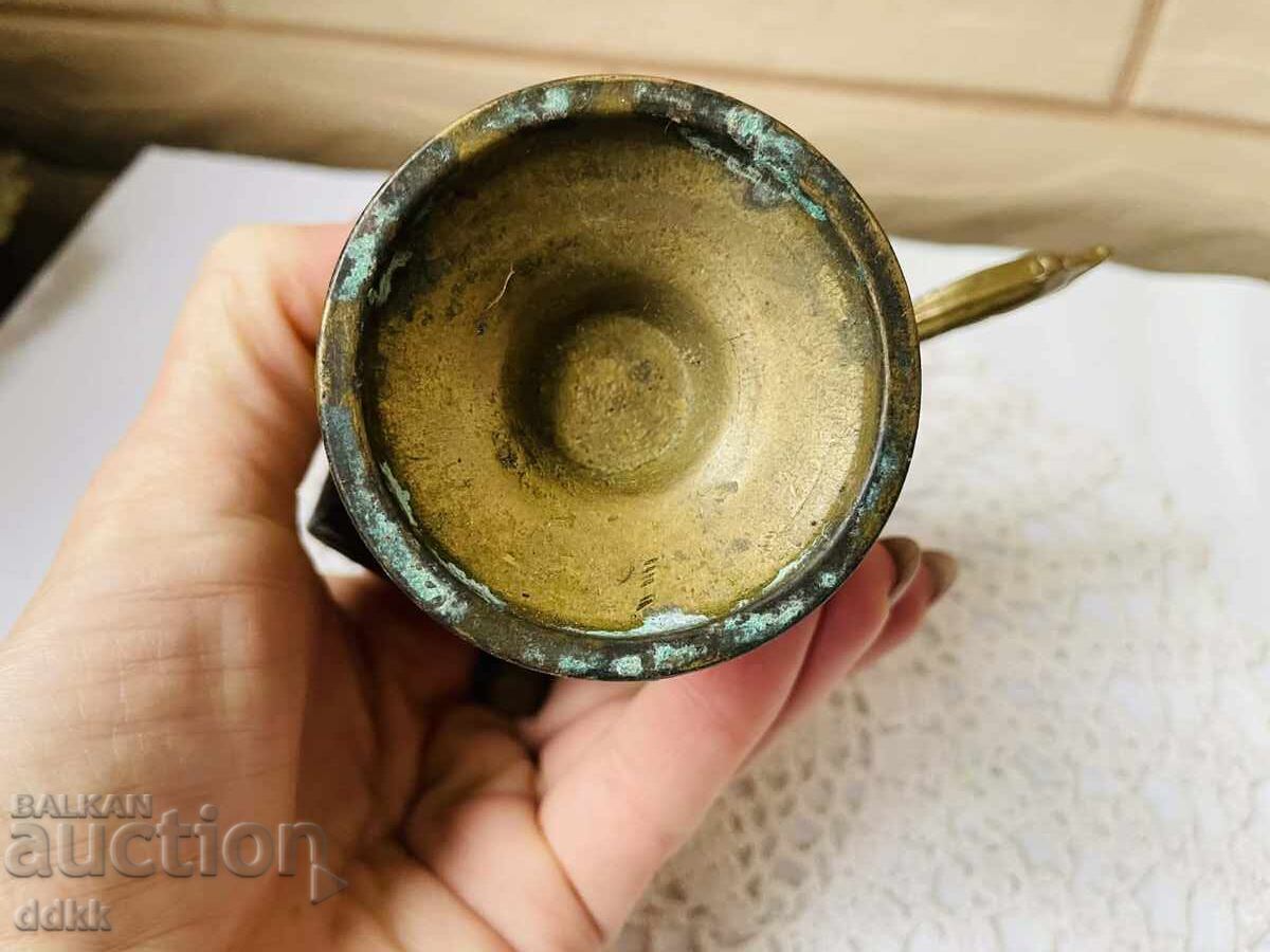 Delivery of Beautiful brass 2-in-1 candlestick with ashtray from England