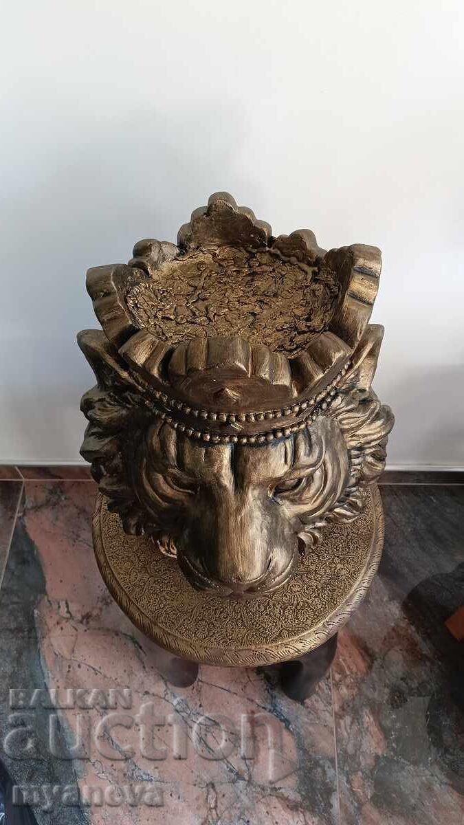 Lion with a crown, sculpture, symbol of strength and confidence - 5