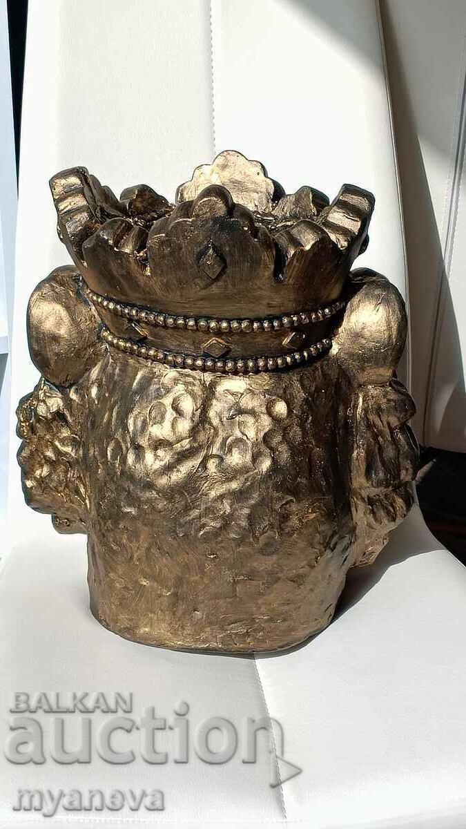 Lion with a crown, sculpture, symbol of strength and confidence - 6