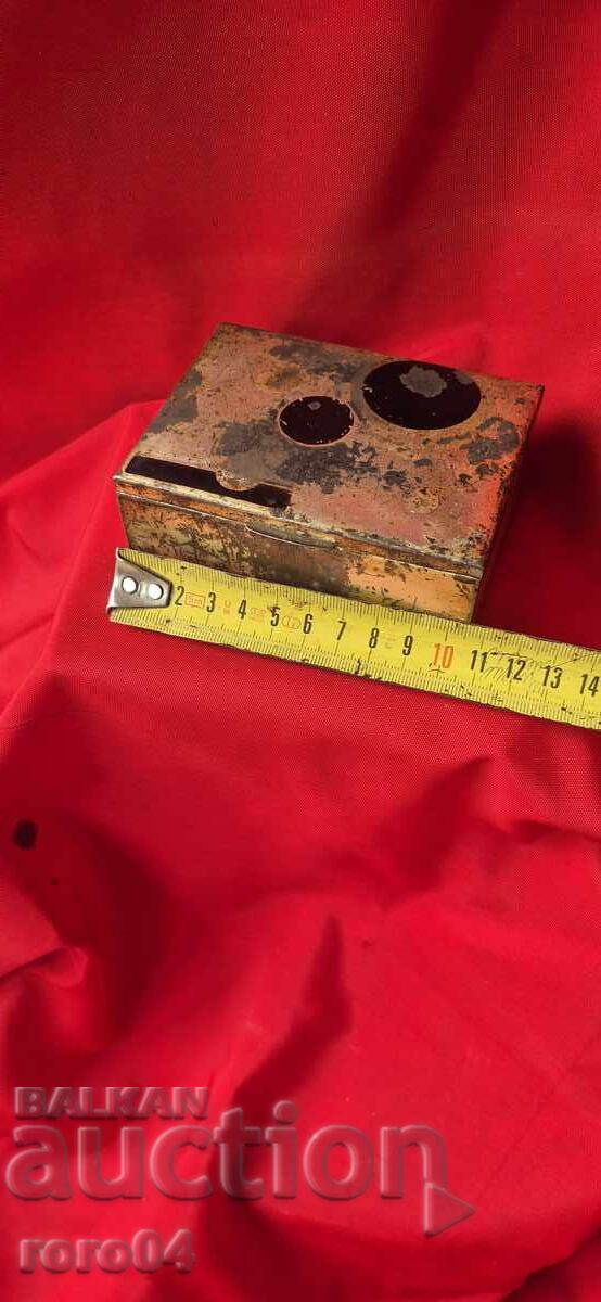 Аукцион СТАРА ТЕНЕКИЕНА/ДЪРВЕНА КУТИЯ - ЦАРСТВО БЪЛГАРИЯ