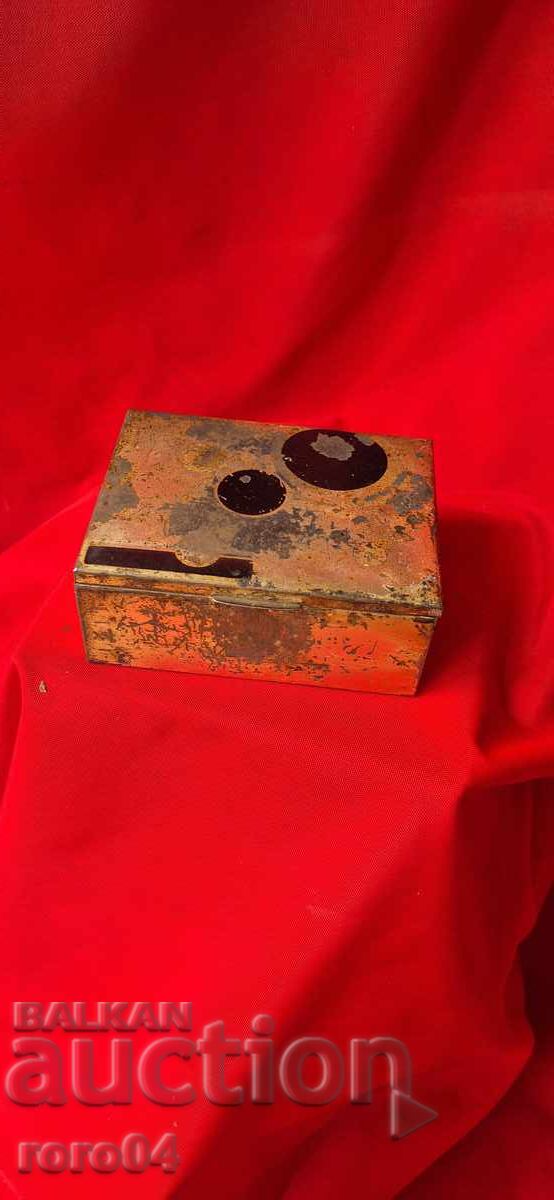 СТАРА ТЕНЕКИЕНА/ДЪРВЕНА КУТИЯ - ЦАРСТВО БЪЛГАРИЯ