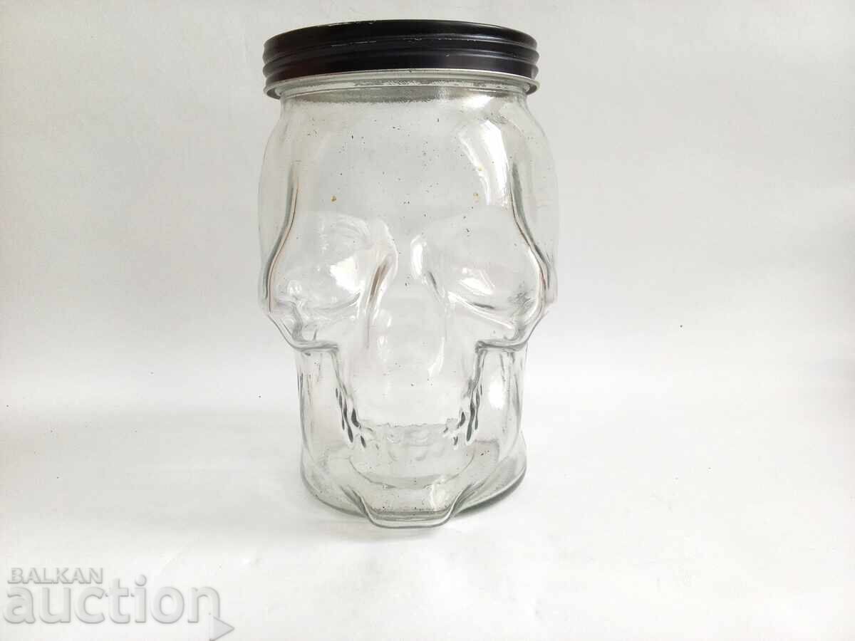 Буркан с глава на череп