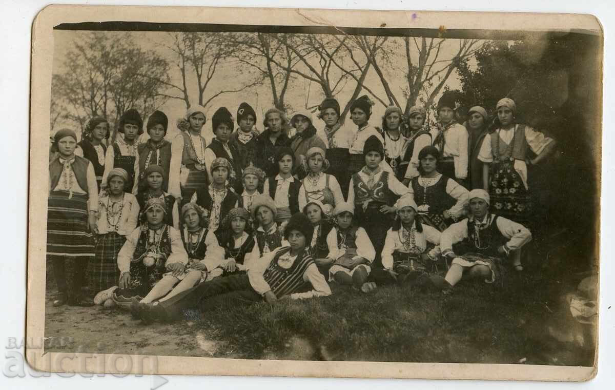 Народни носии. Шумен. Лазаравден 1931 г Народни носии. Шумен. Лазаравден 1931 г