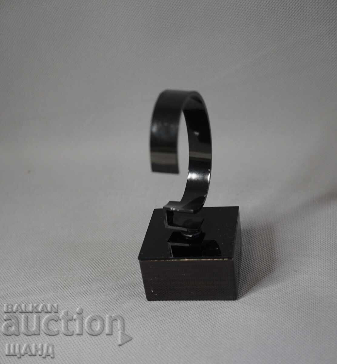 Licitație Adriatica Suport original vechi pentru ceas de mână Licitație Adriatica Suport original vechi pentru ceas de mână