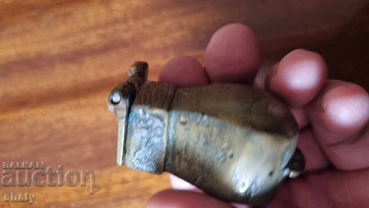 Παράδοση Μια παλιά κροτίδα Παράδοση Μια παλιά κροτίδα