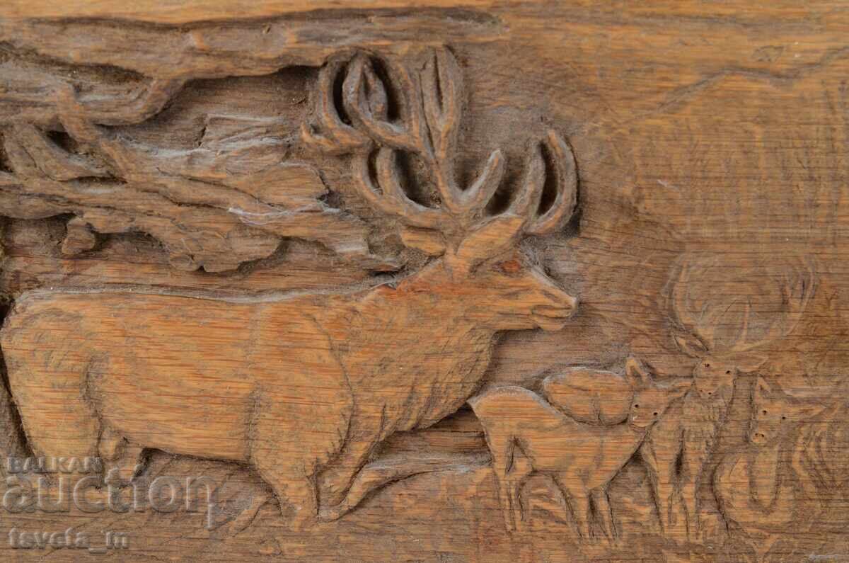 Διακοσμητικό ξυλόγλυπτο πάνελ που απεικονίζει οικογένεια ελαφιών με τιμή € 15.00 | 29.34 BGN Διακοσμητικό ξυλόγλυπτο πάνελ που απεικονίζει οικογένεια ελαφιών με τιμή € 15.00 | 29.34 BGN