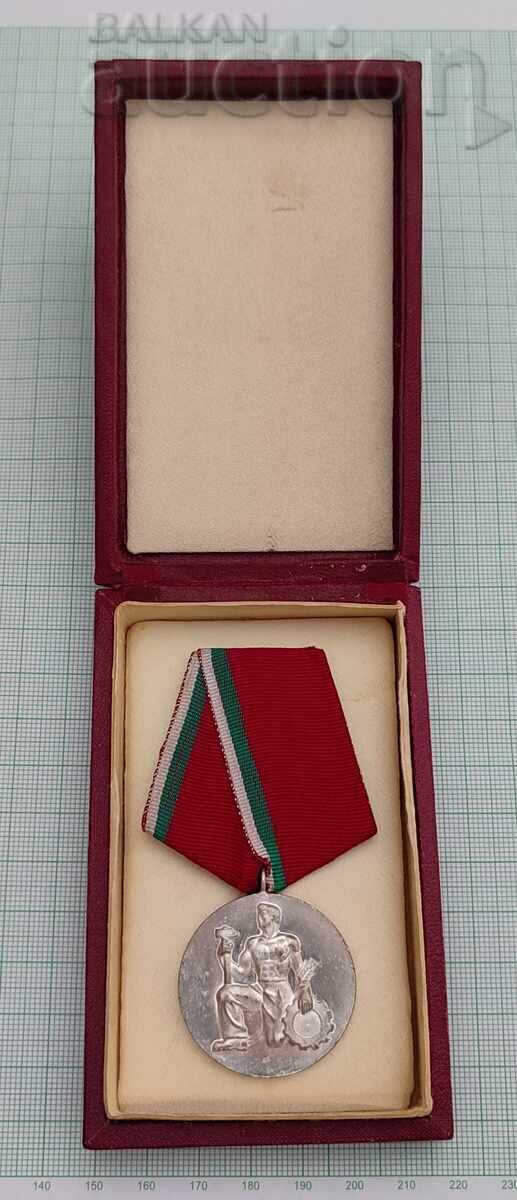 ORDINUL NAȚIONAL AL MUNCII CUTIA DE ARGINT 196..