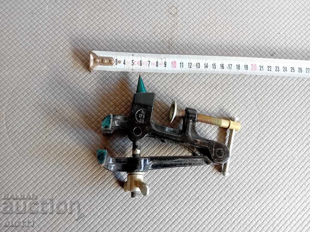 Menghină veche de ceasornicarie rusească cu preț € 15.00 | 29.34 BGN