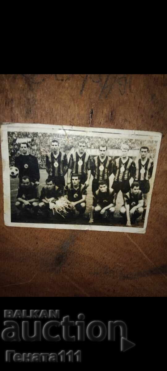 Fotografie cu echipa de fotbal Lokomotiv Sofia cu preț € 20.00 | 39.12 BGN