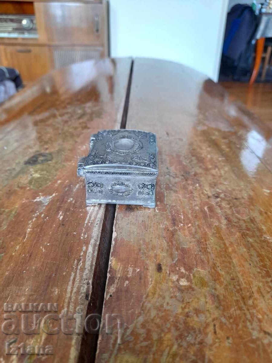 Old jewelry box with price € 22.00 | 43.03 BGN