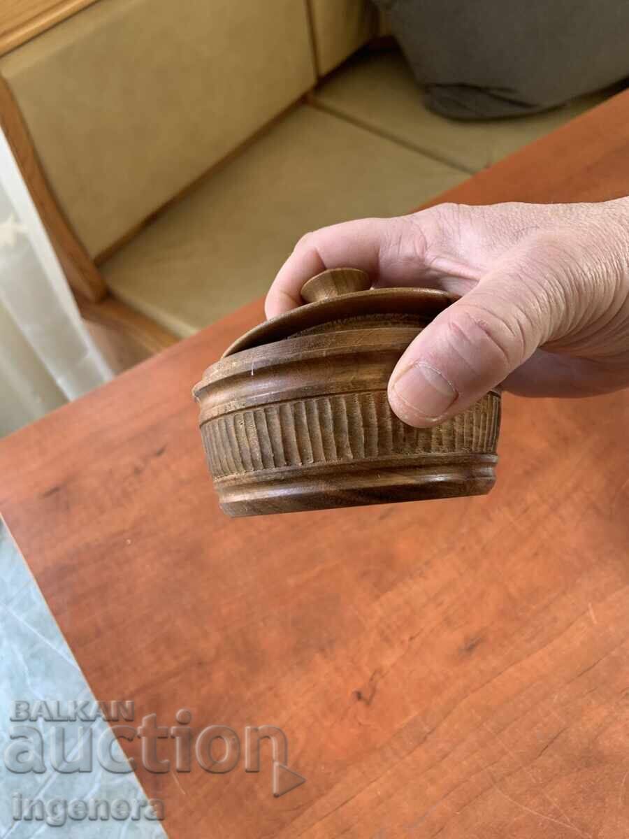 Licitație CUTIE SCULPTURĂ ÎN LEMN BOMBONIERĂ DE PE VREMEA SOCIALISMULUI