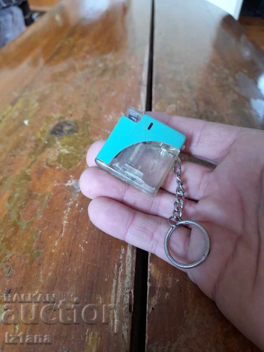 Brichetă veche tip breloc cu preț € 37.00 | 72.37 BGN