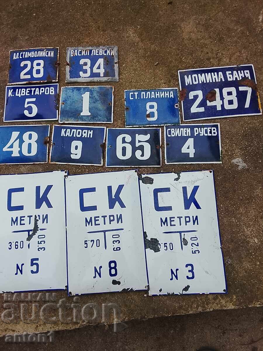 Tabele cu preț € 8.00 | 15.65 BGN