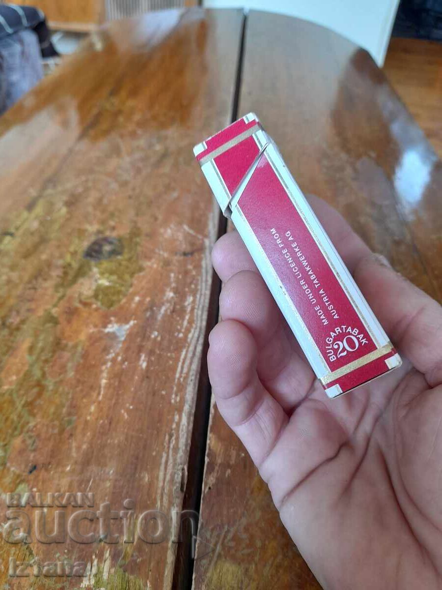 Livrarea Cutie veche de țigări Memphis