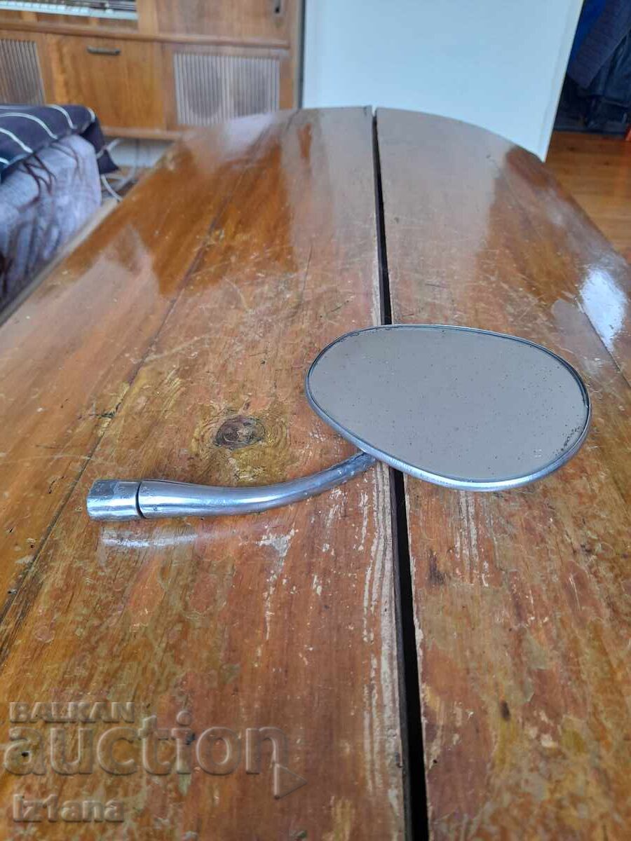 Παλιός καθρέφτης αυτοκινήτου