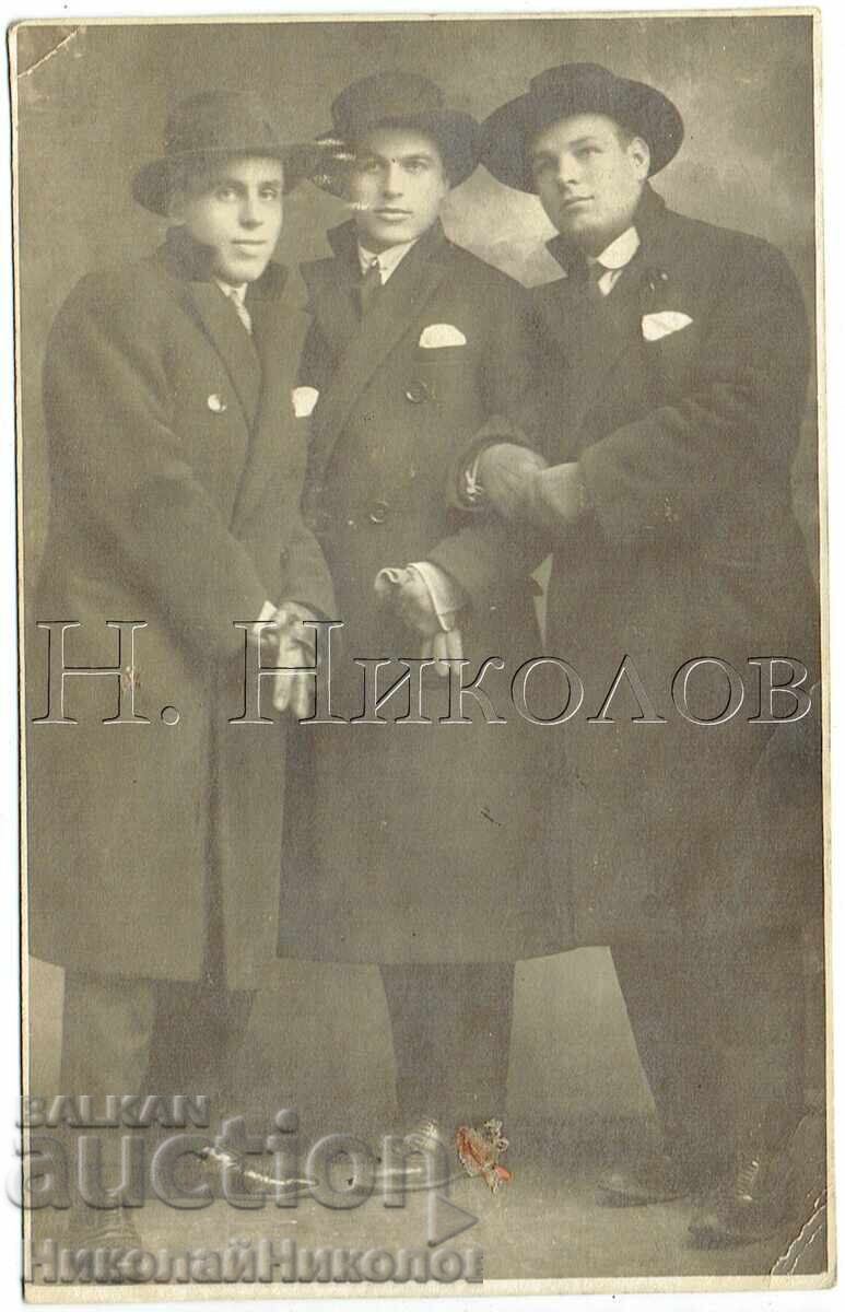 1928 ΠΑΛΙΑ ΦΩΤΟΓΡΑΦΙΑ ΜΠΟΥΡΓΚΑΣ ΤΡΕΙΣ ΕΡΓΕΝΗΔΕΣ ΣΤΟ ΣΤΟΥΝΤΙΟ ZH235
