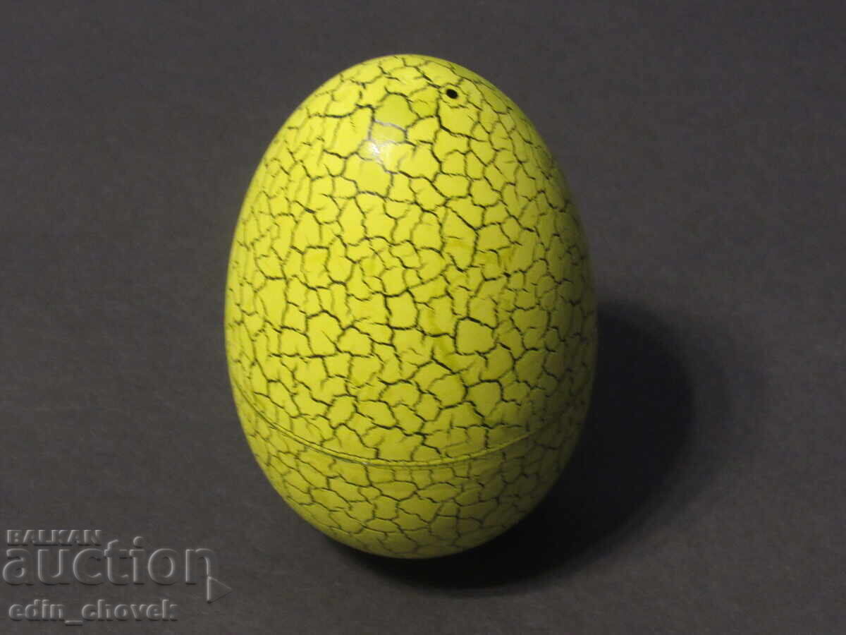Аукцион Играчка яйце пластмаса.