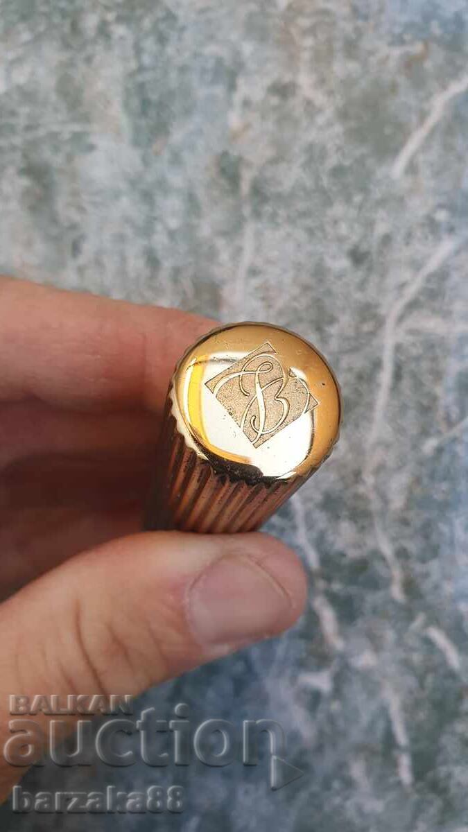 Licitație Ruj Auriu