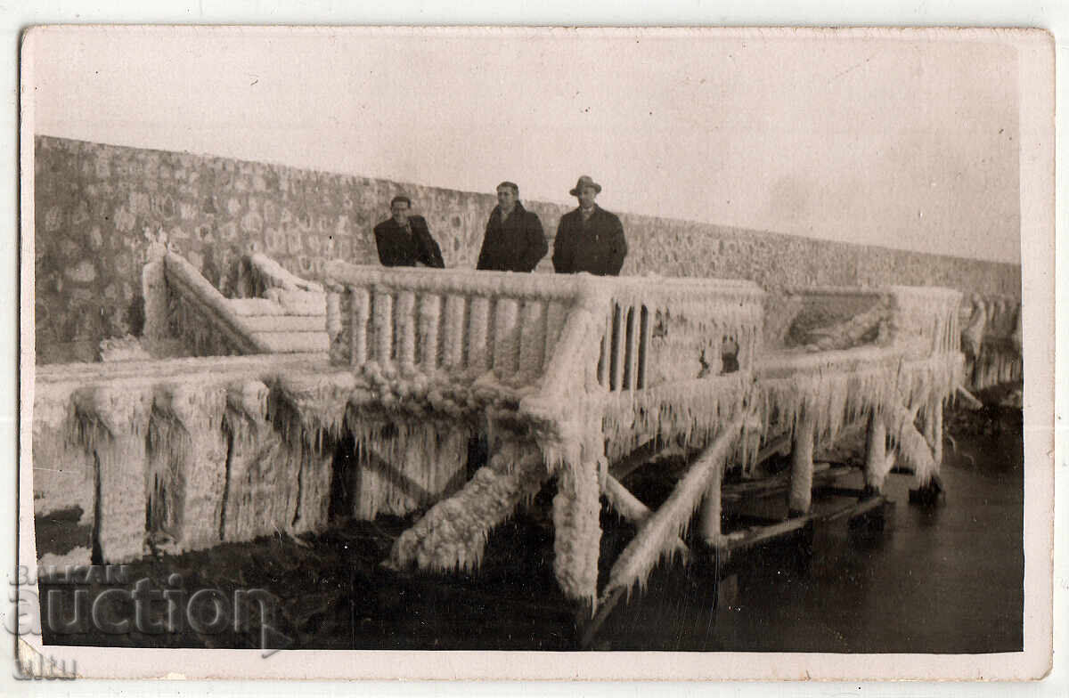 Bulgaria, Burgas, cheiul de cărbune de la magazinul Port Art