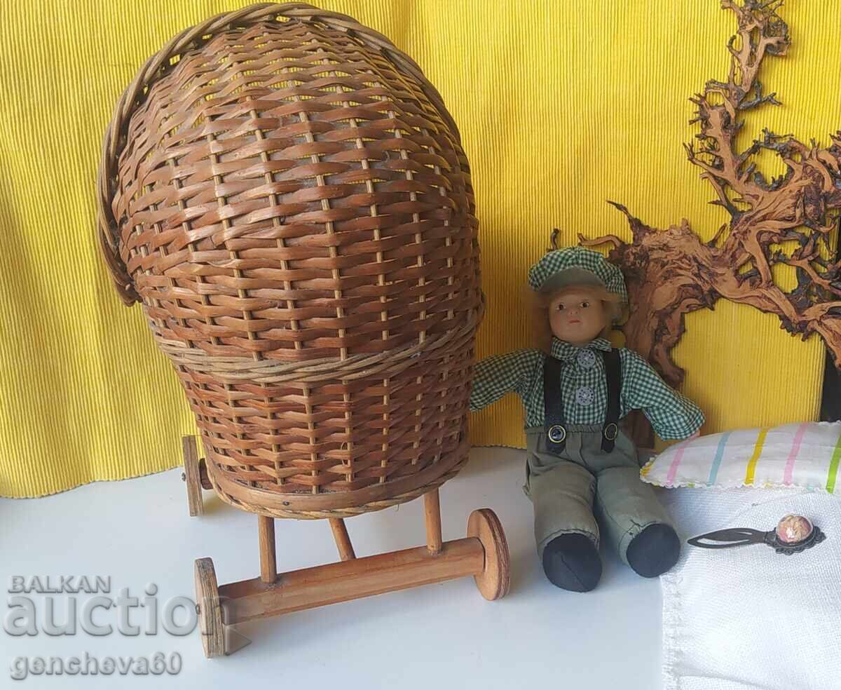 Mare cărucior ANTIC rar din răchită cu păpușă - 5