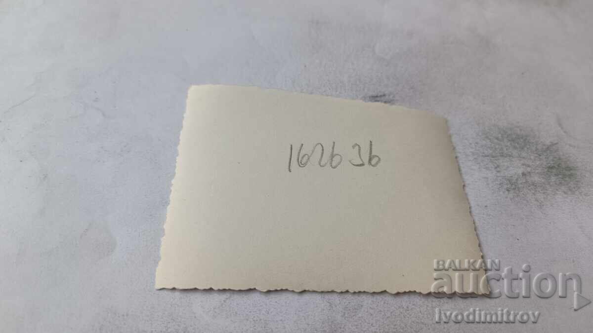 Fotografie Bărbat femeie și băiețel pe plajă cu preț € 0.56 | 1.10 BGN