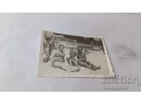 Φωτογραφία Άνδρας γυναίκα και αγοράκι στην παραλία