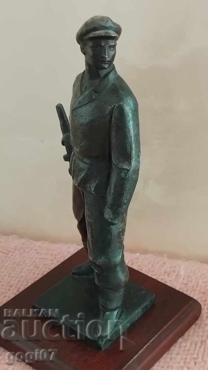 Statuetă figură plastică Partizan! URSS cu preț € 235.00 | 459.62 BGN