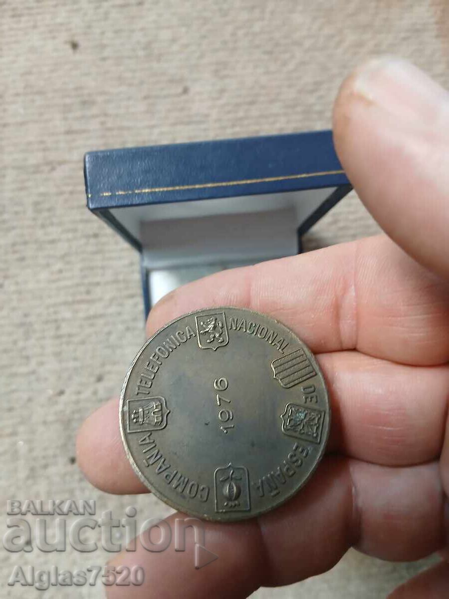 Δημοπρασία Κάποιο ισπανικό, χάλκινο πλακέ 1976