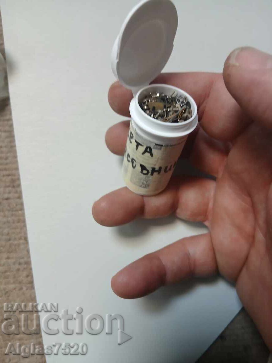 Δημοπρασία Μικρά εξαρτήματα και γρανάζια για παλιά ρολόγια Δημοπρασία Μικρά εξαρτήματα και γρανάζια για παλιά ρολόγια