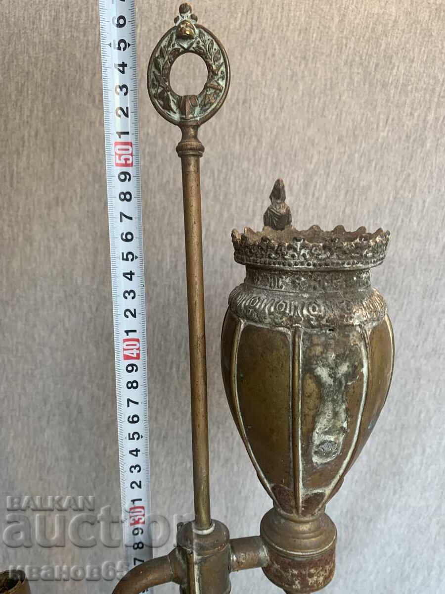 Livrarea Lampă de ulei antică din bronz