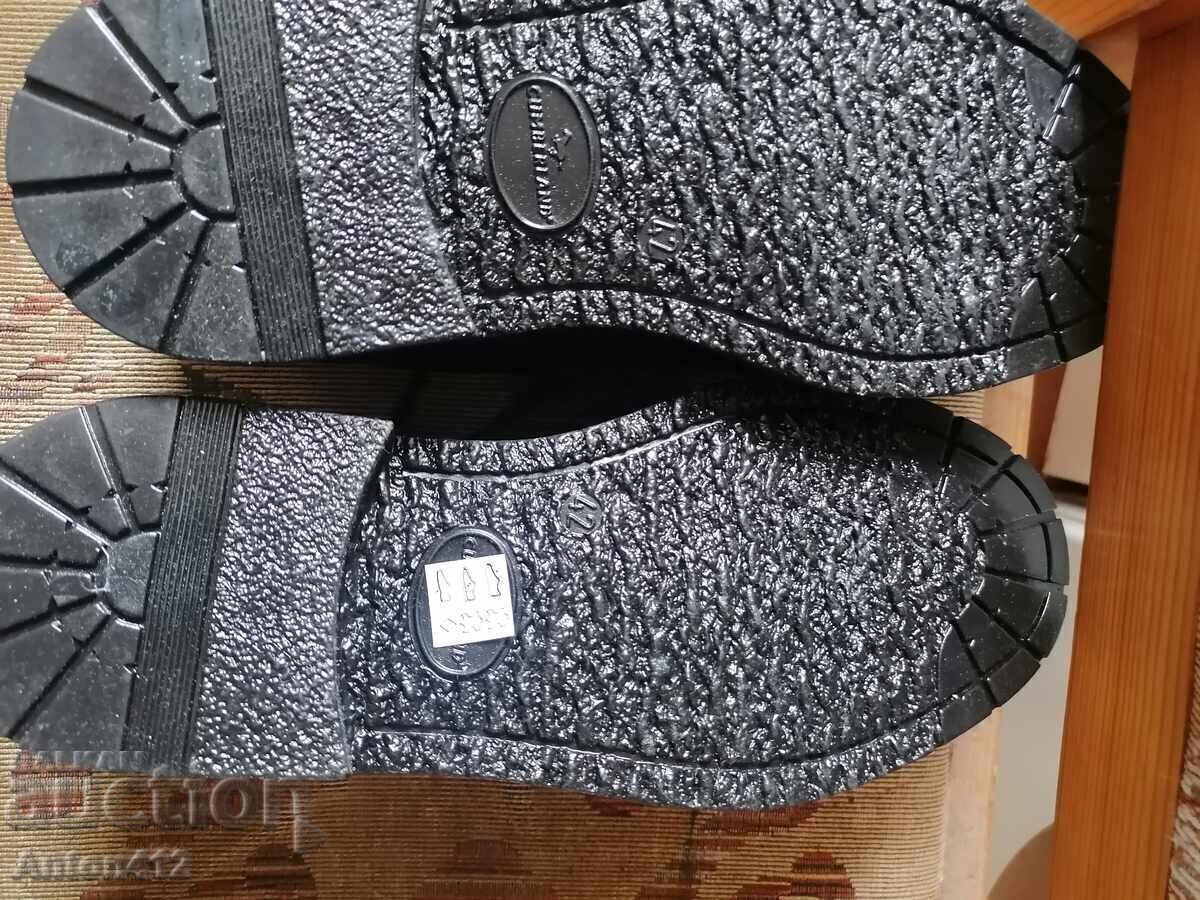 Обувки  половинки с цена € 10.00 | 19.56 лв.