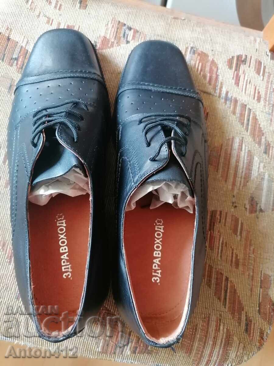 Pantofi jumate de vară