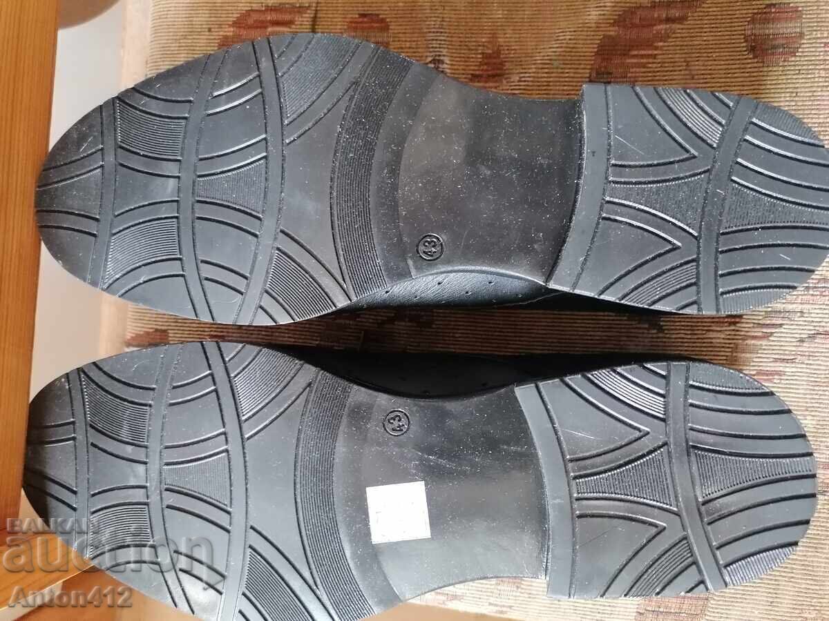 Обувки  половинки летни с цена € 10.00 | 19.56 лв.