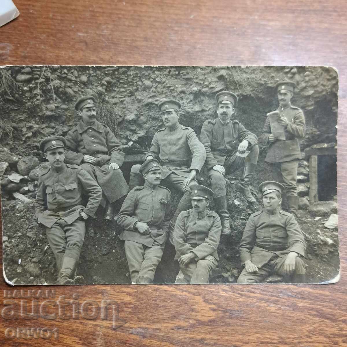 Офицери пред блиндаж Първа световна война Царство България