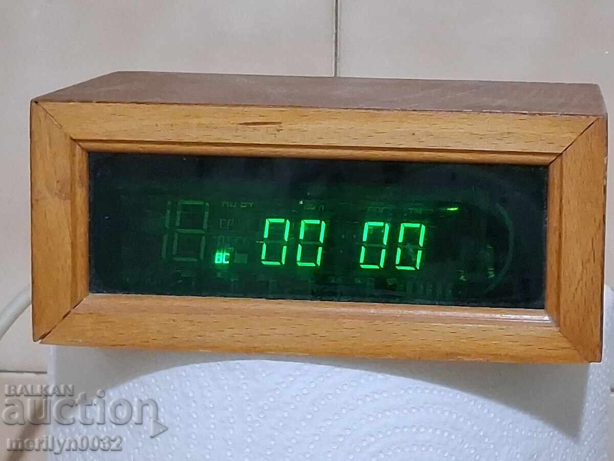 Ηλεκτρικό επιτραπέζιο ρολόι-ξυπνητήρι Σοβιετικής Ένωσης - 7