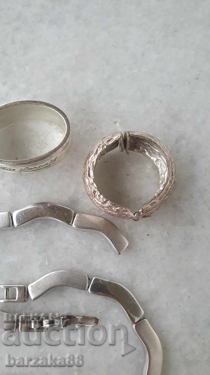 Ασημένιο κολιέ και άλλα με τιμή € 6.00 | 11.73 BGN Ασημένιο κολιέ και άλλα με τιμή € 6.00 | 11.73 BGN