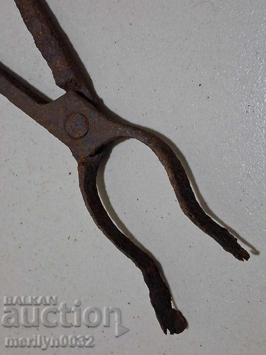 Livrarea Clești vechi de fierar, șindrilă, fier forjat