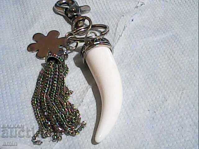 Suport de chei greu cu piatră mare albă Suport de chei greu cu piatră mare albă