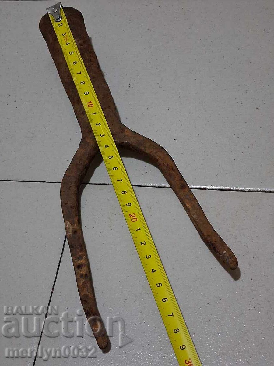 Παράδοση Κιάλια, ζαχαρότευτλα, σφυρήλατο σίδερο