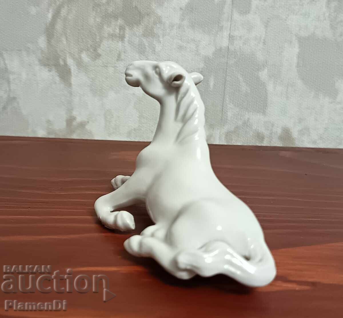 Порцеланова фигурка, статуетка с цена € 7.00 | 13.69 лв. Порцеланова фигурка, статуетка с цена € 7.00 | 13.69 лв.