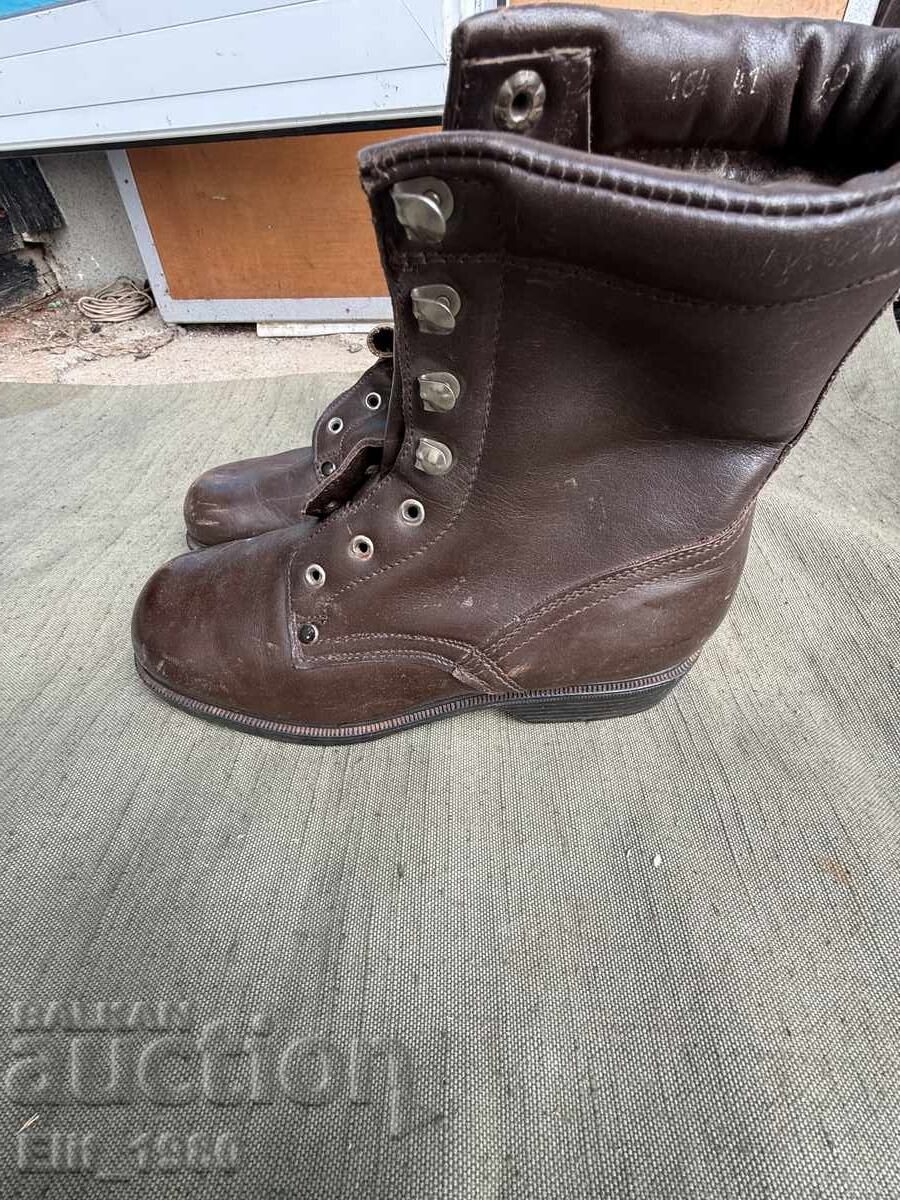 Bocanci de ofițer cu preț € 35.00 | 68.45 BGN Bocanci de ofițer cu preț € 35.00 | 68.45 BGN