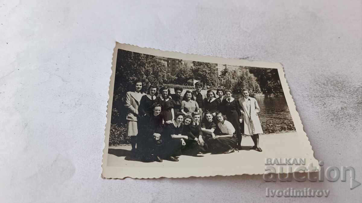 Fotografie Sofia Tineri și tinere în parc